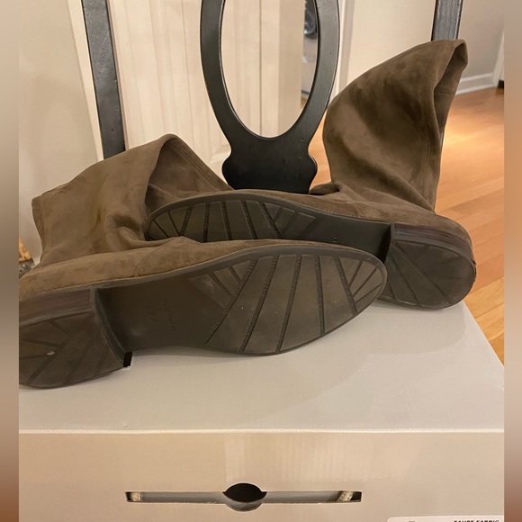 Marc Fisher Renn Over the Knee Boot in Taupe. Size 8.5 - Picture 3 of 7